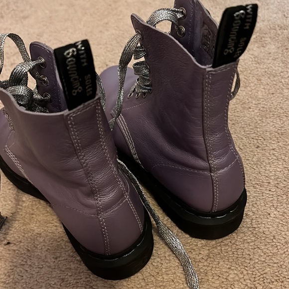 1460 Pastel Lavender Pascal Boot - Picture 4 of 5